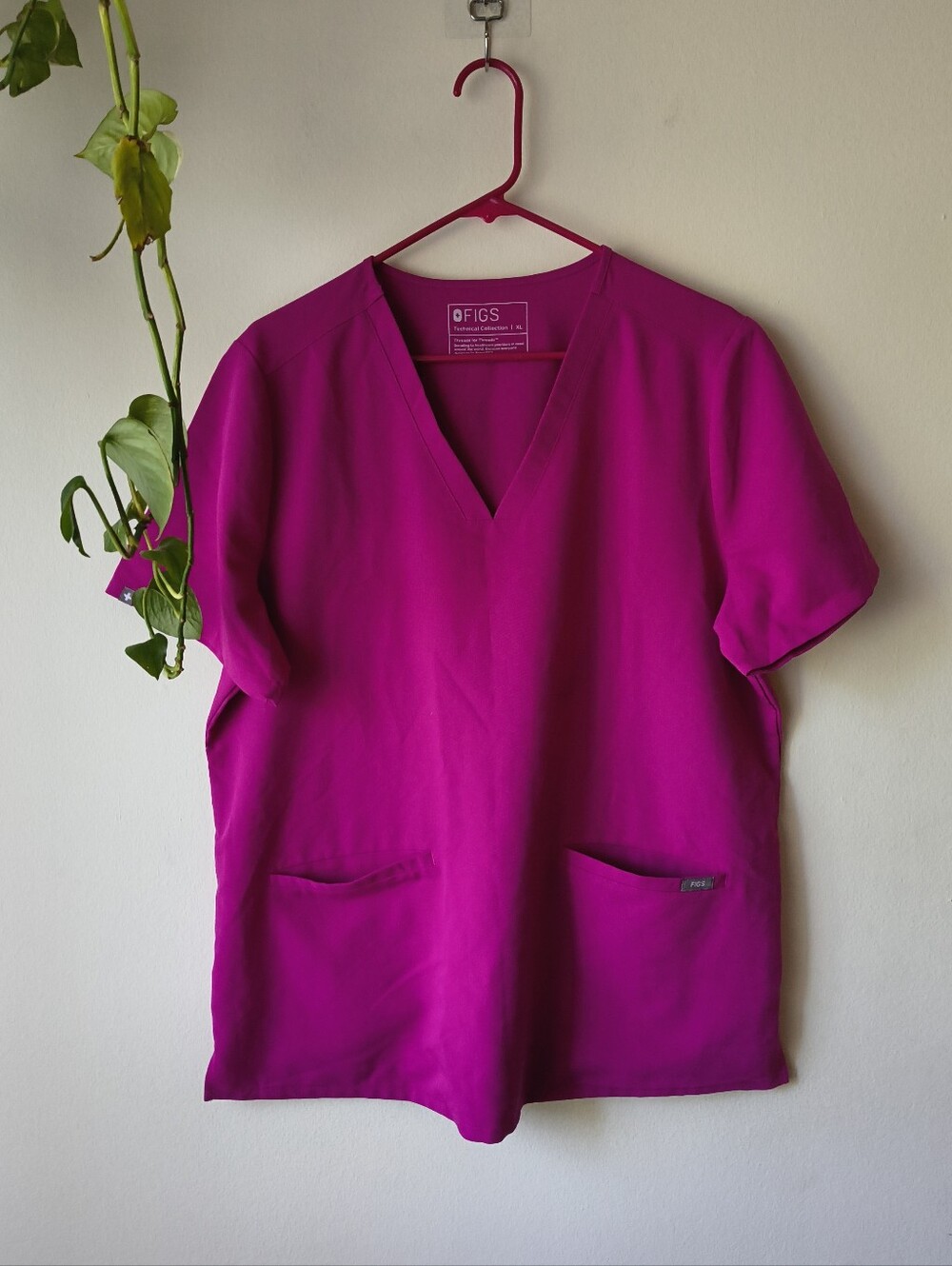 FIGS Technical Collection Magenta Pink V-Neck Scrub Top Size XL